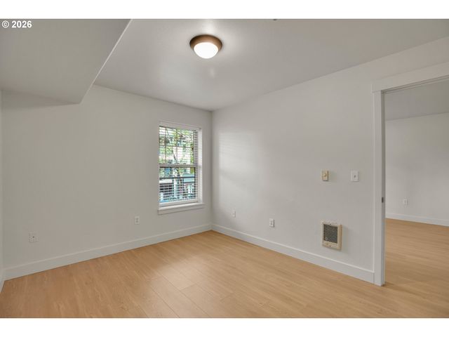 9837 Ne IRVING St 312, Portland, OR 97220