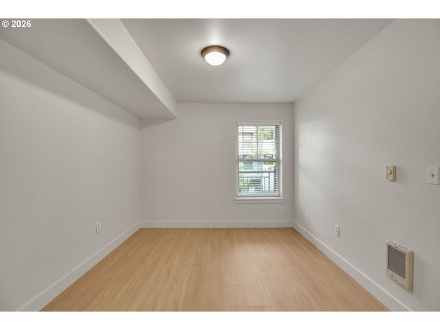 9837 Ne IRVING St 312, Portland, OR 97220