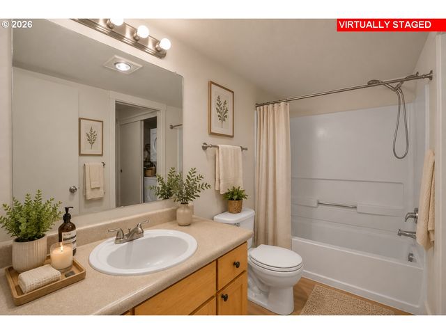 9837 Ne IRVING St 312, Portland, OR 97220