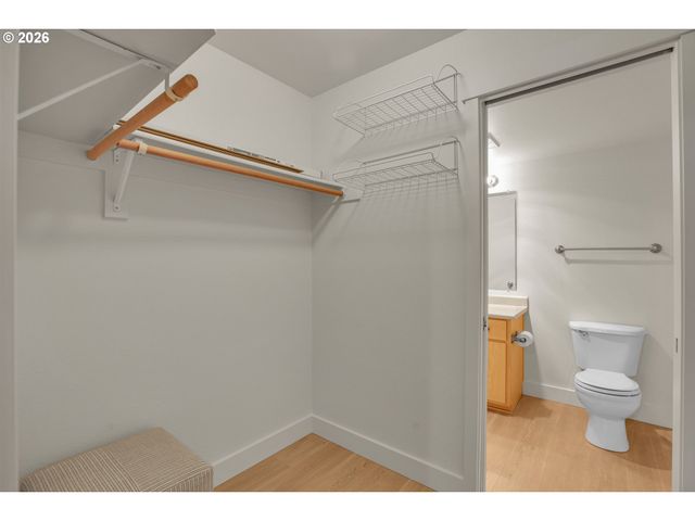 9837 Ne IRVING St 312, Portland, OR 97220