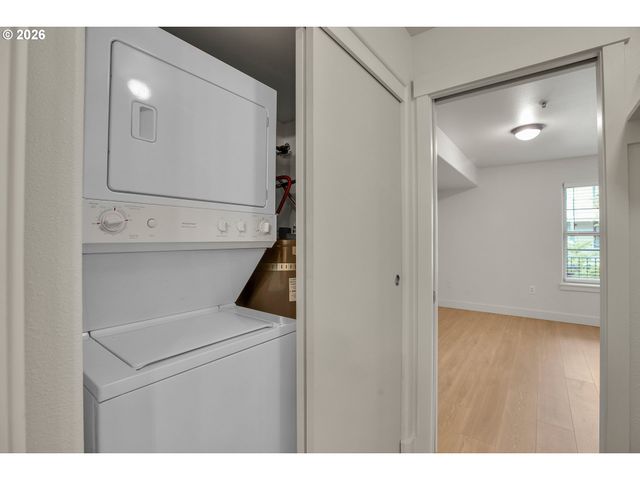 9837 Ne IRVING St 312, Portland, OR 97220