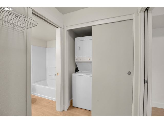 9837 Ne IRVING St 312, Portland, OR 97220