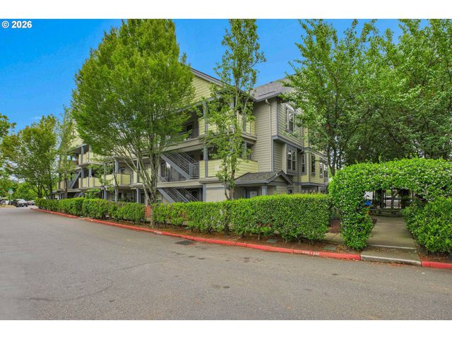 9837 Ne IRVING St 312, Portland, OR 97220