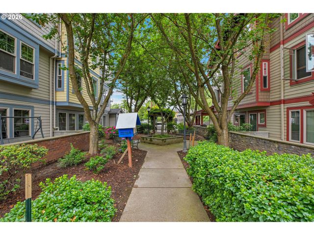 9837 Ne IRVING St 312, Portland, OR 97220