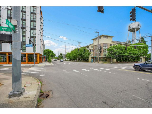 9837 Ne IRVING St 312, Portland, OR 97220