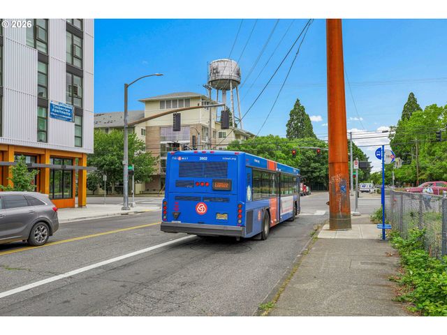 9837 Ne IRVING St 312, Portland, OR 97220