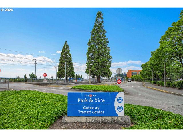 9837 Ne IRVING St 312, Portland, OR 97220