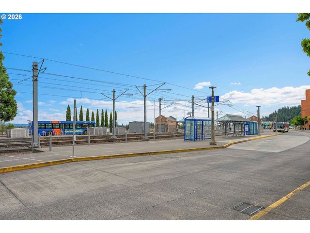 9837 Ne IRVING St 312, Portland, OR 97220