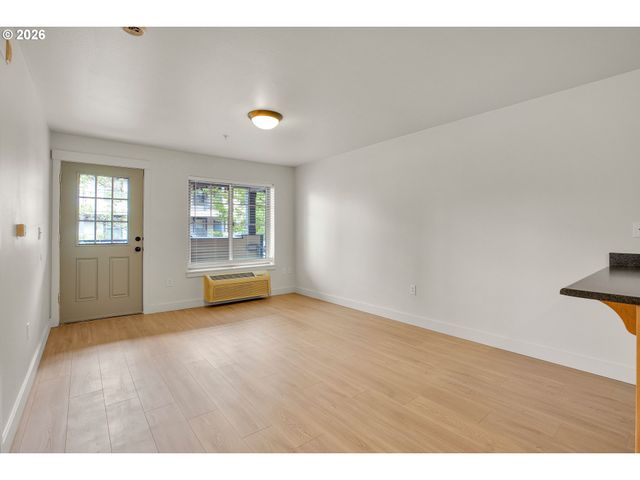 9837 Ne IRVING St 312, Portland, OR 97220