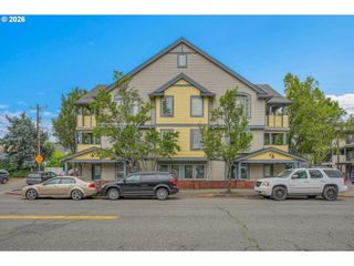 9837 Ne IRVING St 312, Portland, OR 97220