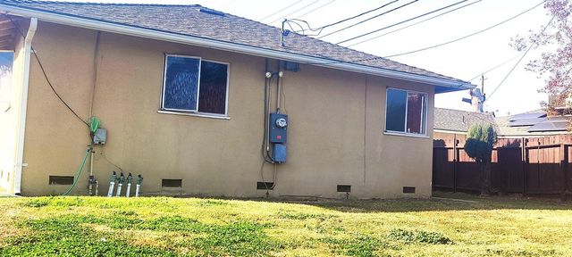 2615 N Bond Avenue, Fresno, CA 93703