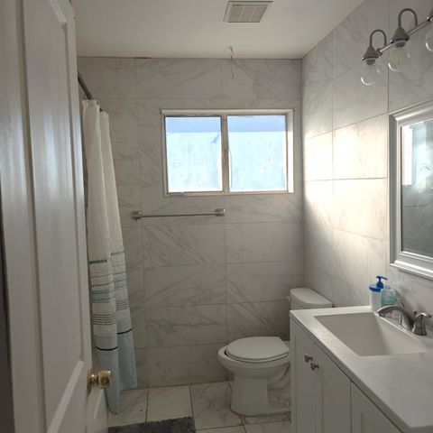 2615 N Bond Avenue, Fresno, CA 93703