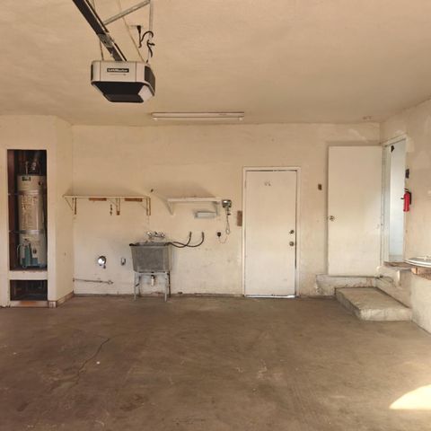 2615 N Bond Avenue, Fresno, CA 93703