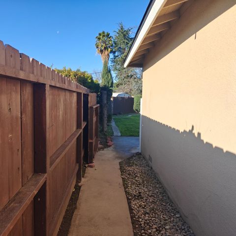 2615 N Bond Avenue, Fresno, CA 93703