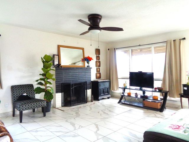 2615 N Bond Avenue, Fresno, CA 93703