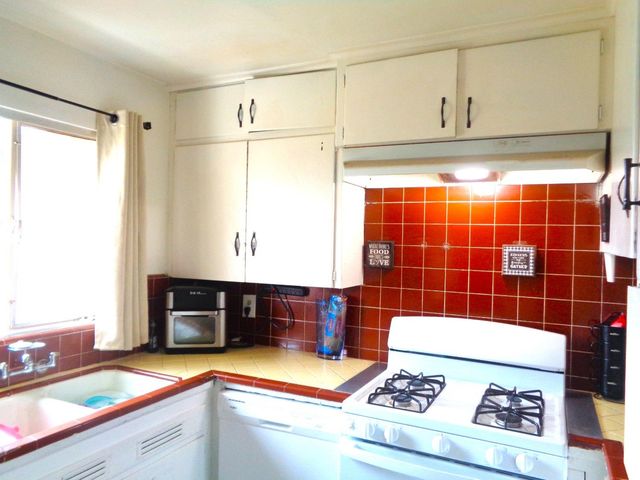 2615 N Bond Avenue, Fresno, CA 93703