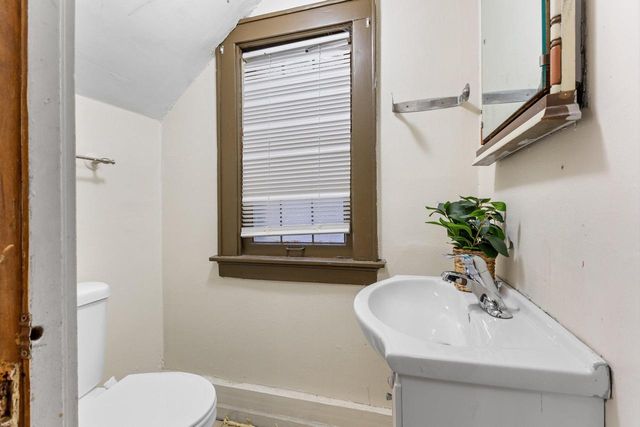 2704 N 46th STREET, Milwaukee, WI 53210