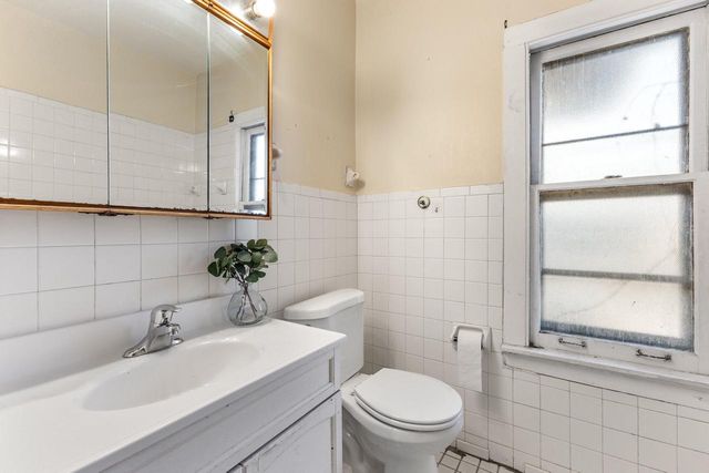 2704 N 46th STREET, Milwaukee, WI 53210