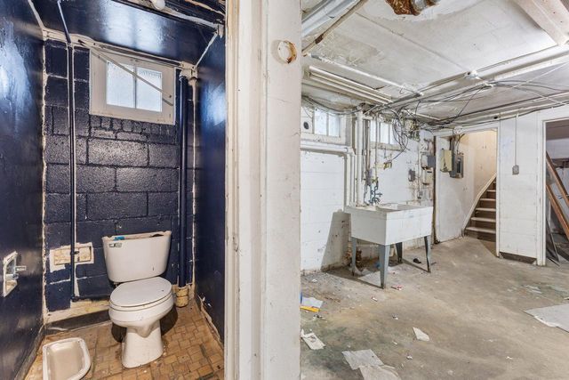 2704 N 46th STREET, Milwaukee, WI 53210