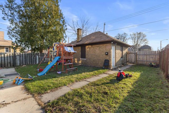 2704 N 46th STREET, Milwaukee, WI 53210