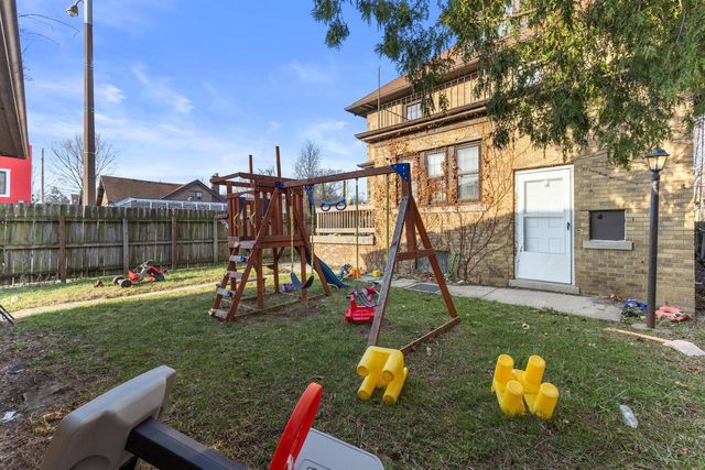 2704 N 46th STREET, Milwaukee, WI 53210