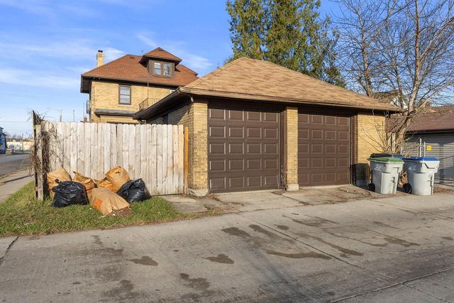 2704 N 46th STREET, Milwaukee, WI 53210