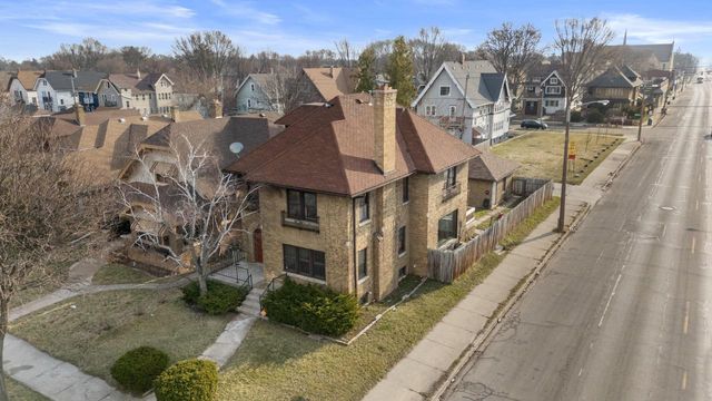 2704 N 46th STREET, Milwaukee, WI 53210