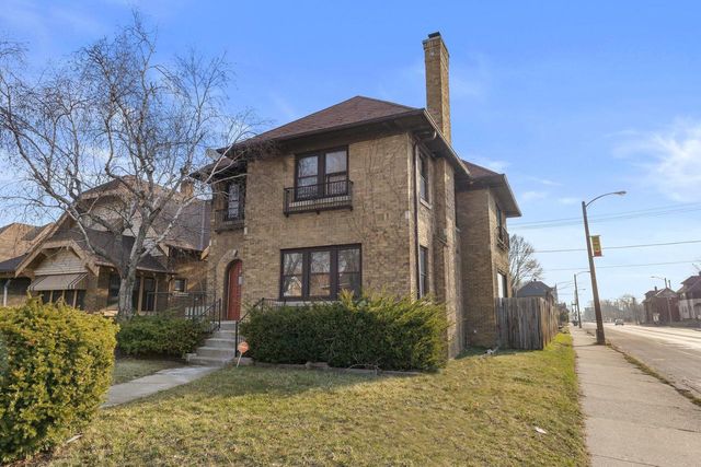 2704 N 46th STREET, Milwaukee, WI 53210