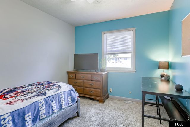 10913 Jones Street, Omaha, NE 68154