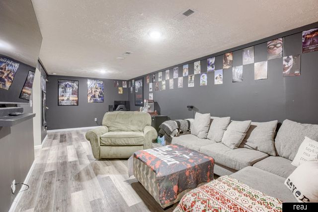 10913 Jones Street, Omaha, NE 68154