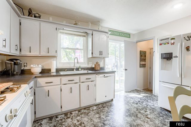 10913 Jones Street, Omaha, NE 68154