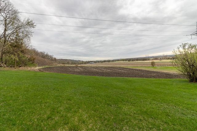 35425 Shakpays Cove Road, Kasota, MN 56050