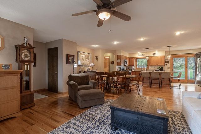 35425 Shakpays Cove Road, Kasota, MN 56050