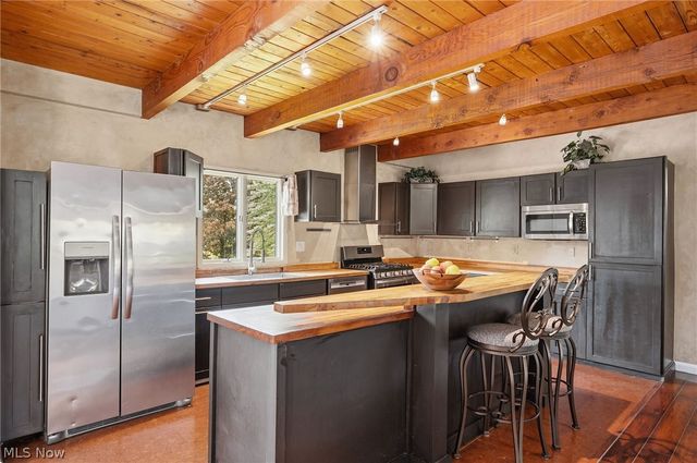 13014 Manor Drive, Chardon, OH 44024