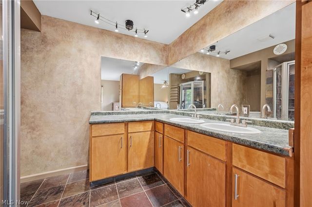 13014 Manor Drive, Chardon, OH 44024