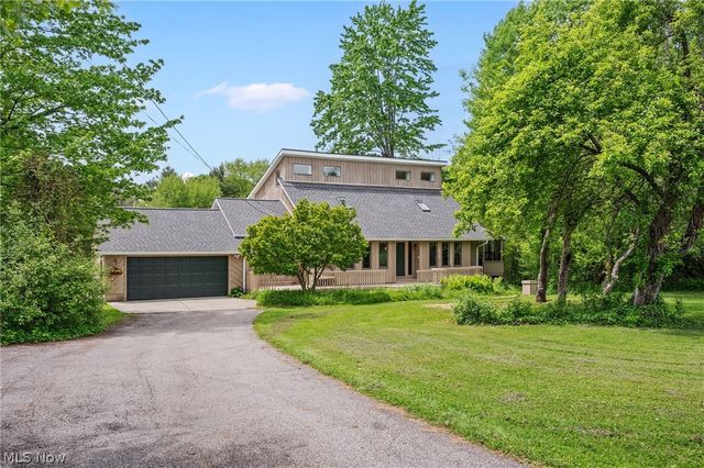 13014 Manor Drive, Chardon, OH 44024