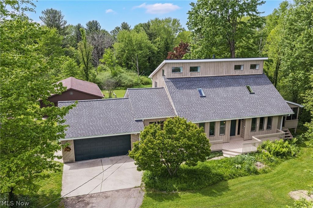 13014 Manor Drive, Chardon, OH 44024
