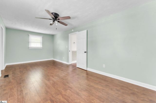 4921 S Pine Street, Spartanburg, SC 29302