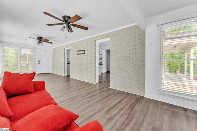 4921 S Pine Street, Spartanburg, SC 29302
