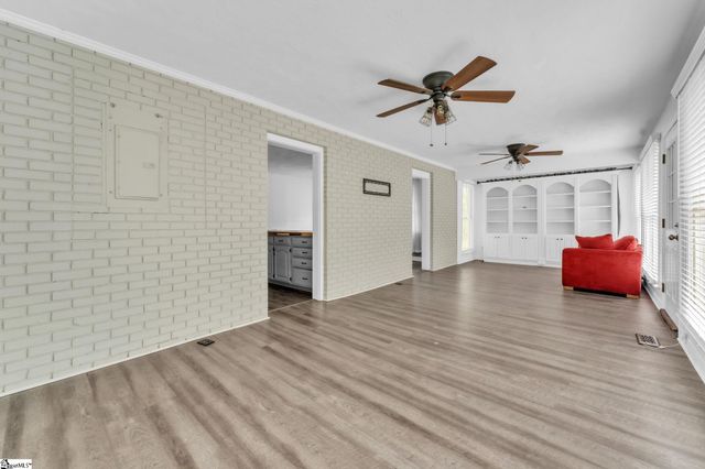 4921 S Pine Street, Spartanburg, SC 29302