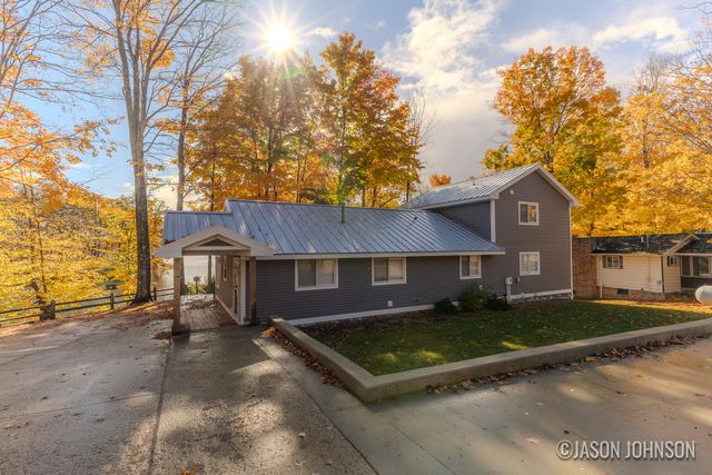 23941 Beers Road, Mesick, MI 49668