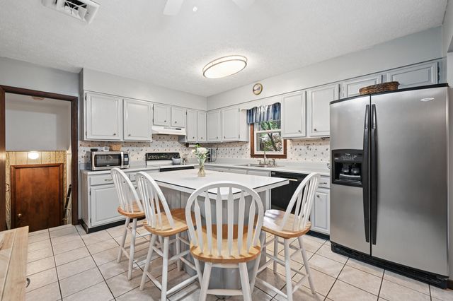 223 Surfwood Drive, Florence, KY 41042