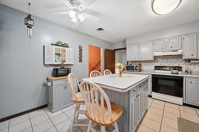 223 Surfwood Drive, Florence, KY 41042