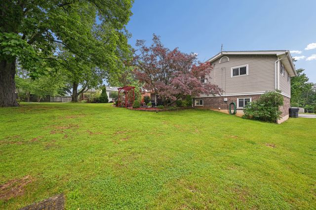 223 Surfwood Drive, Florence, KY 41042
