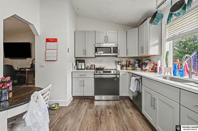13572 Y Street, Omaha, NE 68137