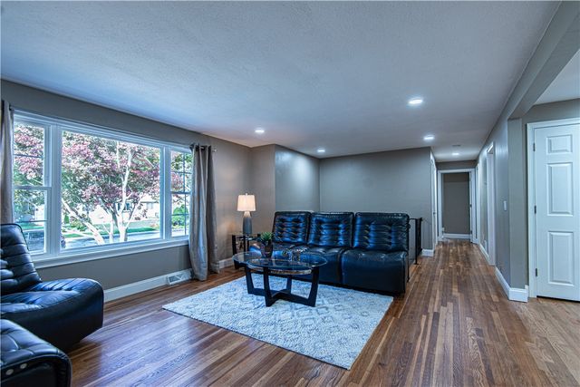 20 Maplewood Drive, Coventry, RI 02816