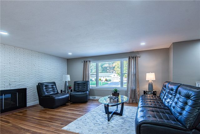 20 Maplewood Drive, Coventry, RI 02816