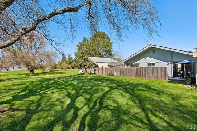 1366 Mission Dr, Sonoma, CA 95476