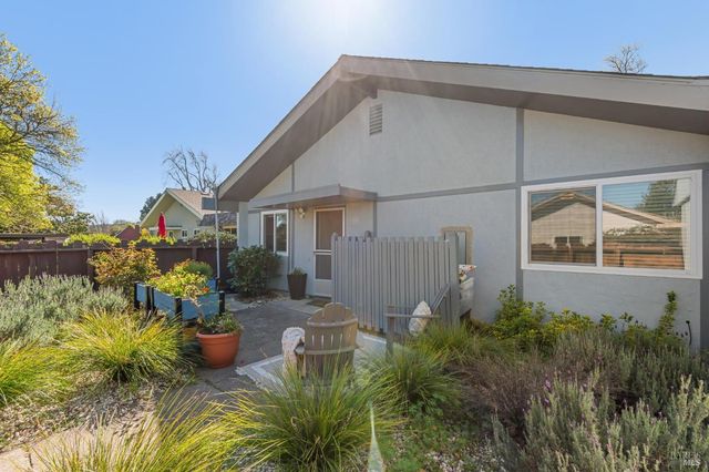 1366 Mission Dr, Sonoma, CA 95476
