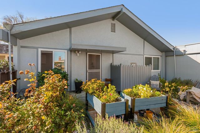 1366 Mission Dr, Sonoma, CA 95476